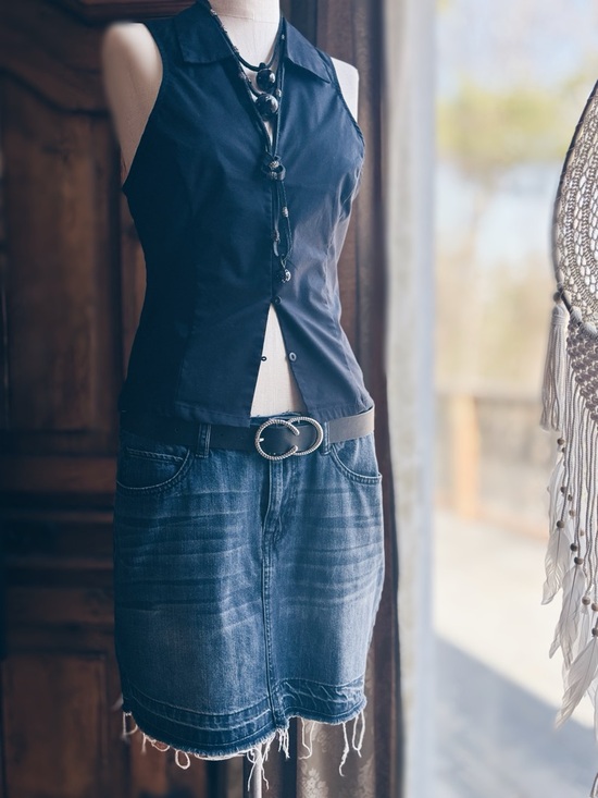 Urban Outfitters Tops - Urban Outfitters Black Sleeveless Button-Down Top